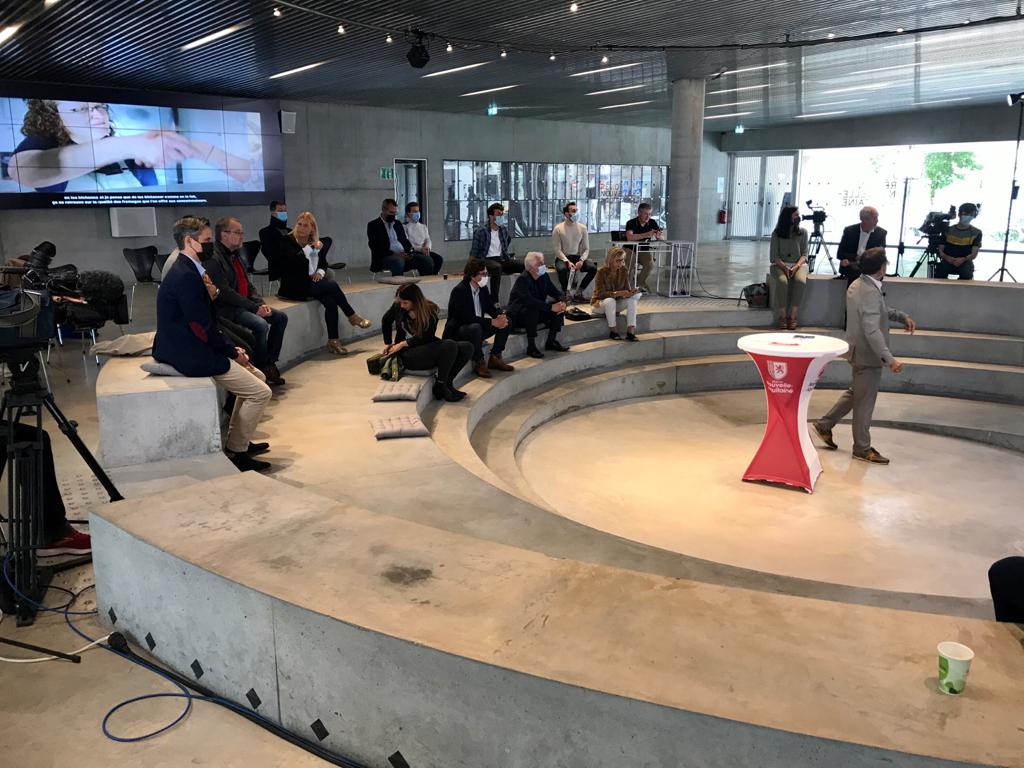 al_rousset's tweet photo. La Méca accueille une conférence de l'AANA "La distribution à l’heure du local​, jouer à domicile ou hors domicile ?" et "Donner toute sa place au local, utopie ou réalité ?".
Elle est diffusée en direct sur TV7
@jpraynaud24 @PalczewskiAnne @tv7_sudouest https://t.co/UHnC1GHlTp