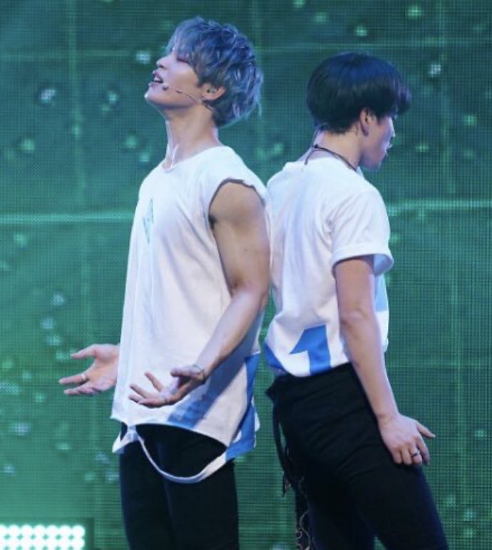 黒糖きなこ S Tweet Jo1のリーダー 與那城奨くんです 桃花眼が印象的な妖艶で端正な顔 美しい筋肉とスタイルの良さ 聴く人を優しく包み込む歌声 どんなコンセプトも消化する表現力 ギター 英語 スポーツ 料理 ハンドメイドが得意 グループではmcを担当 お話