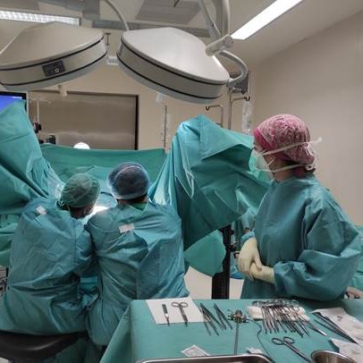 NeomedicIntES's tweet photo. #REMEEX | Doble cirugía de #IUE femenina por el equipo de urología del Hospital de Mataró @CSdMaresme.
🙌 Enhorabuena a todo el equipo, y en especial, al Dr. Juan LLopis y Dr. Sergi Bernal, que lideraron ambas intervenciones y mejoraron la calidad de vida de sus 2 pacientes.🤩 https://t.co/pht5e9l3JL