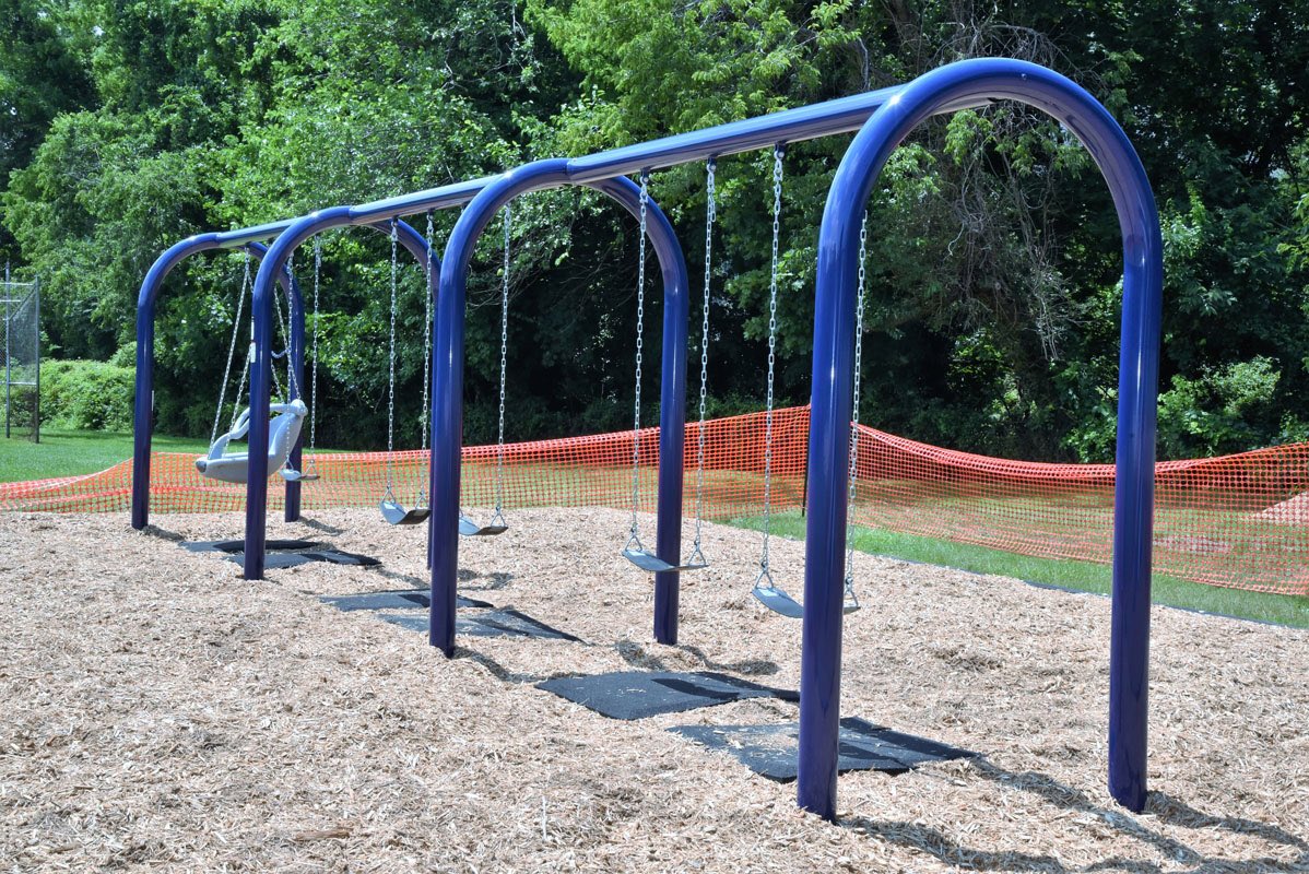 Our elementary kids are in for a real treat with the new playgrounds coming in! hufsd.edu/articles/2021/… <a href="/HUFSD/">Huntington Schools</a> #HuntingtonProud #HuntingtonStrong