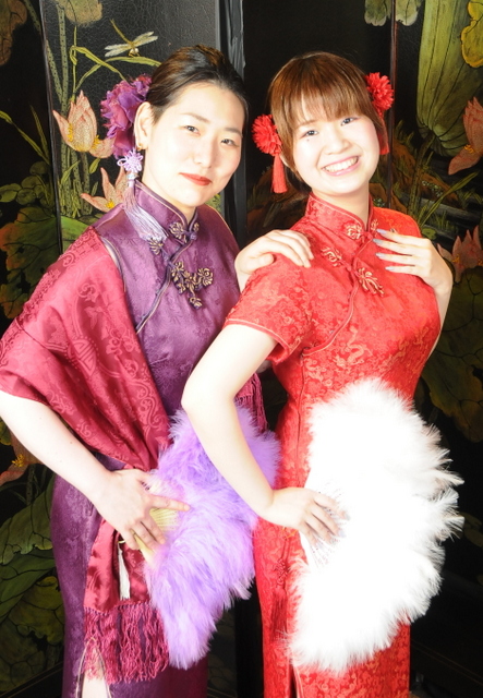 笑顔変身写真館 横浜中華街 チャイナドレスで街歩きを楽しむ方が増えてますね 他店のドレスやお持ち込みのドレスの方にも ヘアアレンジのご提供を始めます 髪飾りとヘアアレンジで1000円です お団子カバーじゃ物足りない もっと大人っぽい髪型がいい 笑顔変身写真館 横浜中華街 チャイナドレスで街歩きを楽しむ方が増えてますね 他店のドレスやお持ち込みのドレスの方にも ヘアアレンジのご提供を始めます 髪飾りとヘアアレンジで1000円です お団子カバーじゃ物足りない もっと大人っぽい髪型がいい