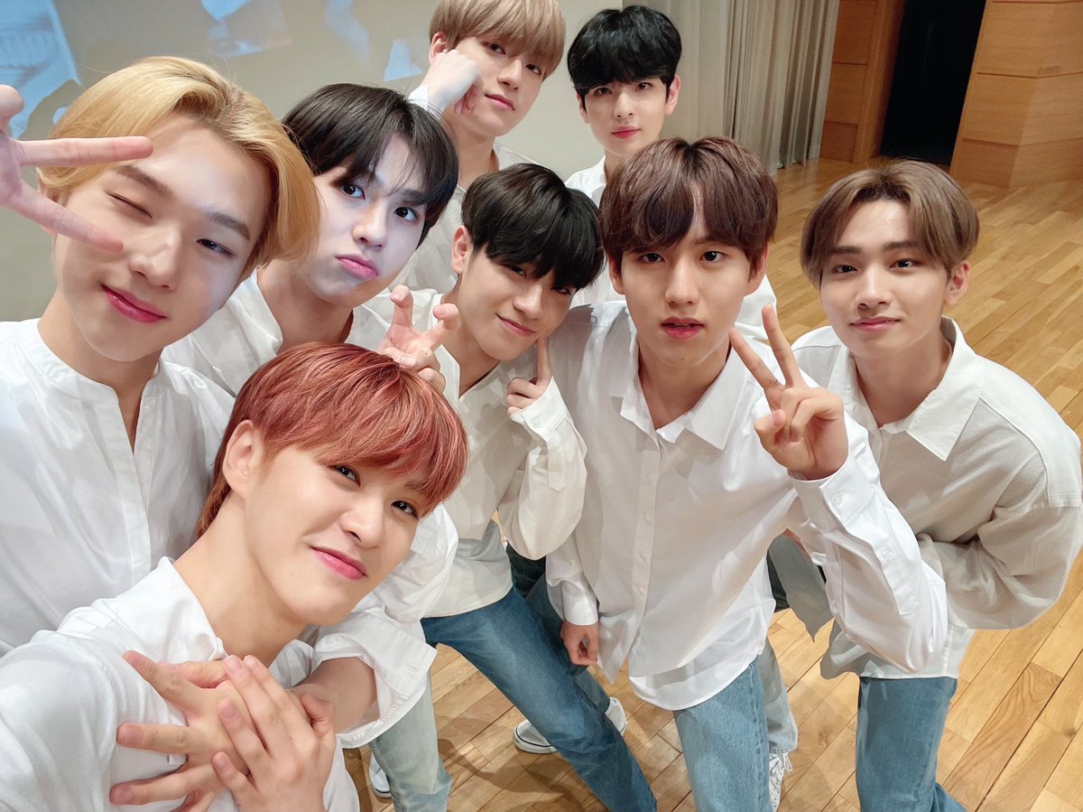 _vitypexen's tweet photo. Thank you EPEX, for always making me happy and motivated. You've been have a big part in my life. Thank you for always working hard. I love you guys so much and I'm always there to support you whatever happens~
HAPPY ONE MONTH WITH EPEX
#OneMonthWithEPEX
@the_EPEX #EPEX #이펙스 https://t.co/DmOz7hZBMO