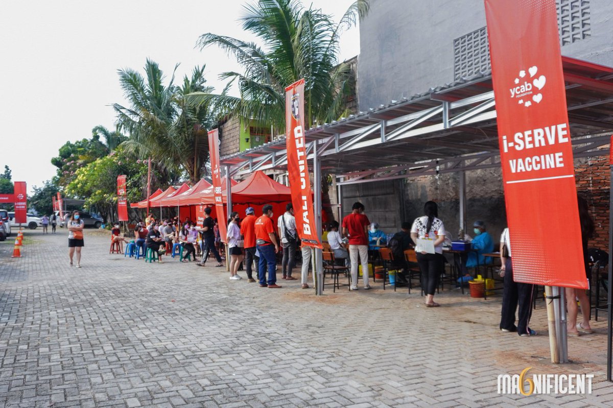 BaliUtd's tweet image. 𝐀𝐘𝐎 𝐕𝐀𝐊𝐒𝐈𝐍‼️

Bali United bersama @ycabfoundation Mengadakan vaksinasi GRATIS untuk membantu program pemerintah melawan pandemi.

#AyoVaksin #BaliUnited #YCABFoundation