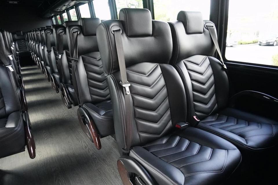 New Bus Alert 🚨 

We are excited to offer a 37 passenger - Black on Black Executive Mini Coach as part of our luxury fleet! Premium sound, reclinable leather seating, overhead storage and more! Email Inquiries:
Reservations@concordeworldwide.com

#concordelimo #grouptransport