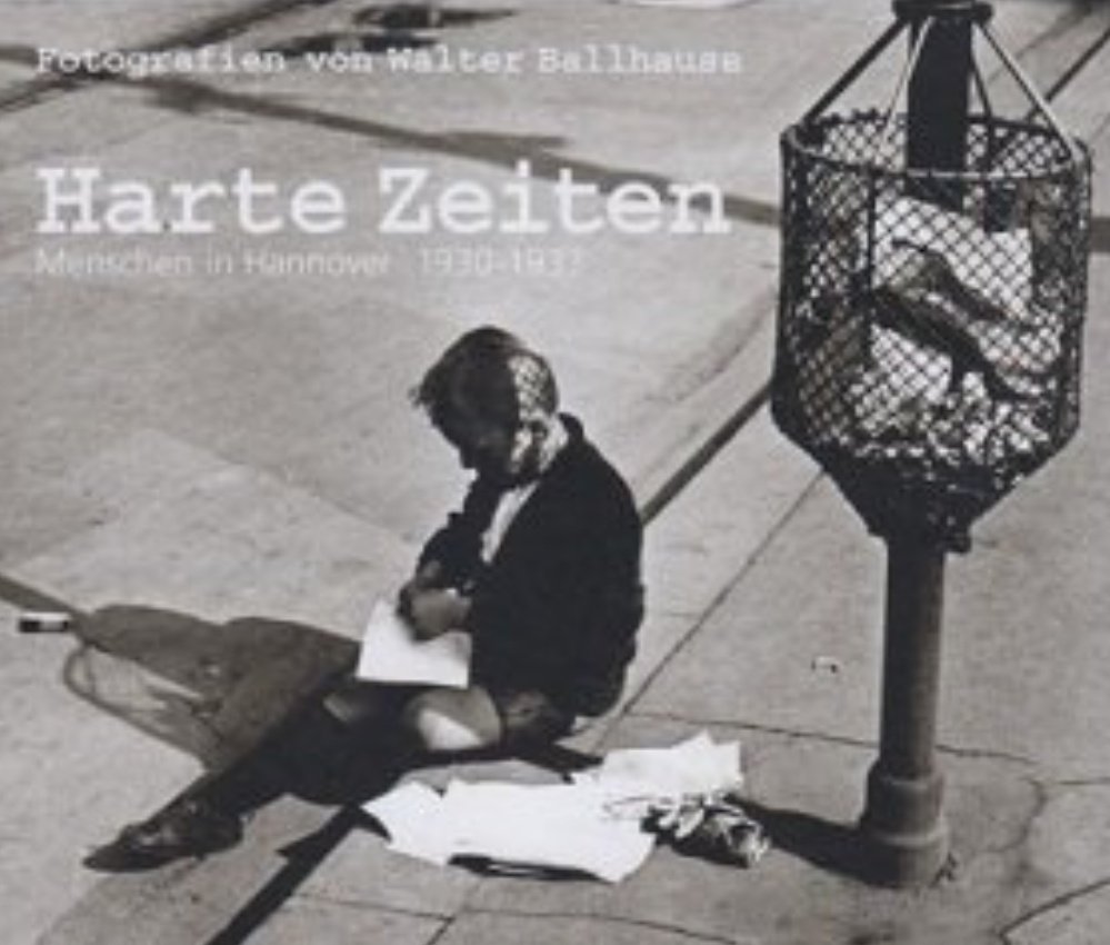 Letnapark's tweet photo. ... die Menschen in ihre tiefsten Erniedrigung nicht beschämen 

Walter #Ballhause *3.4.1911 Hameln - 8.7.1991 Plauen

Der “unsichtbare Fotograf", #Arbeiterfotografie. [Walter-Ballhause-Archiv, Plauen https://t.co/UvEYdnkhMk ] 

(und manche der Bilder könnten von heute sein) https://t.co/wMNbFm5nhn