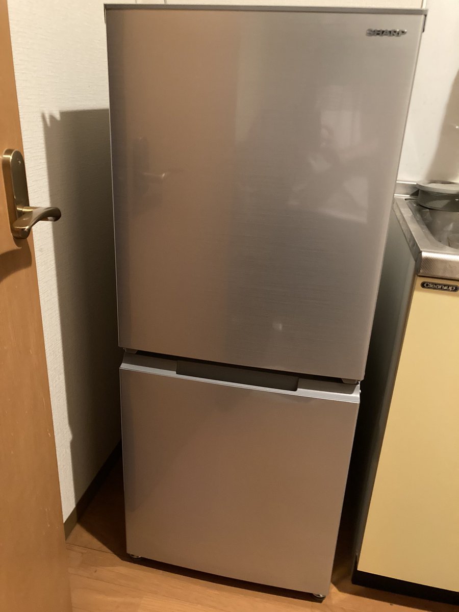 ふーさん على تويتر １時間遅れで冷蔵庫到着 これで新しくなったから 夜うるさい異音もしなくなる 笑
