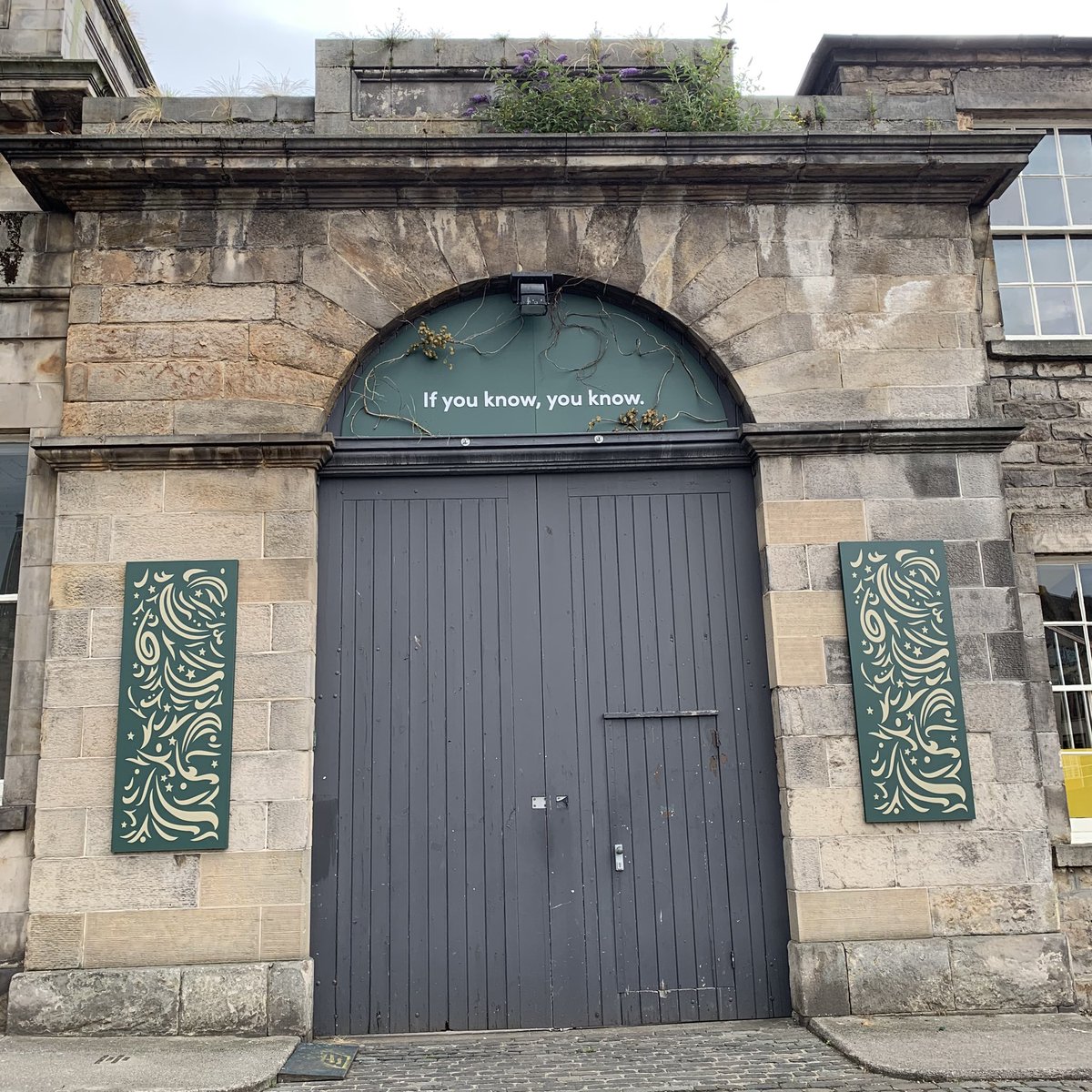 ThomasIAnderson's tweet photo. βIf you know, you knowβ Intriguing! This signage and @innisandgunn branding have popped up beside the gates to #CustomLane opposite our flat #Leith #TheShore https://t.co/nwAXCWI8OJ