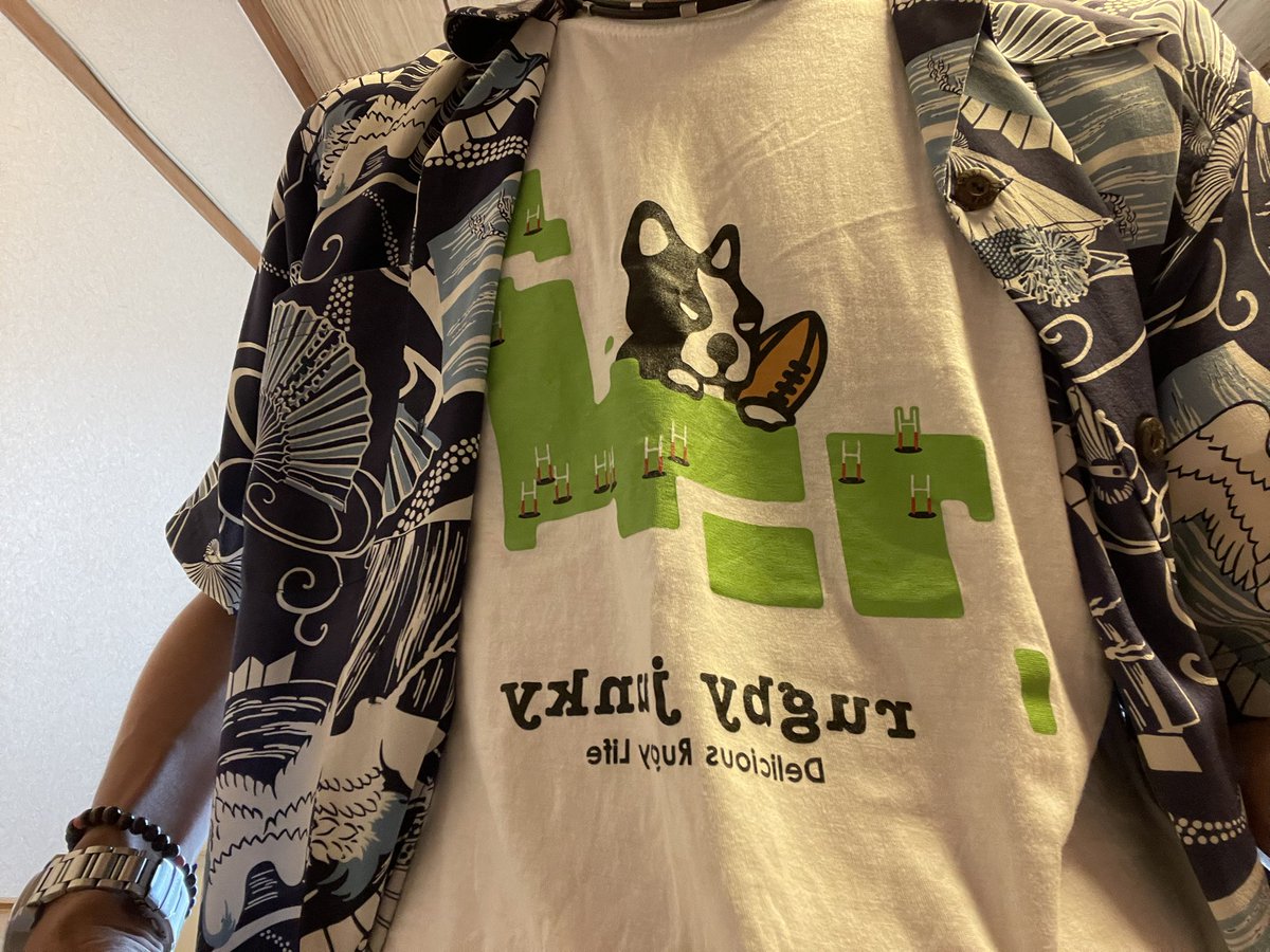 ariariRugby's tweet photo. アロハの内側は
"rugby junky"🤣
お客様からのプレゼント🎁
お気に入りの1枚です🥰
#ジャンキー犬
#運動神経抜群な犬
#TRYTRY https://t.co/n8ldwue2yj