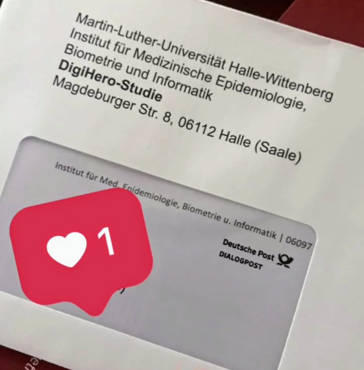 DigiheroS's tweet photo. So sehen die Einladungsbriefe der #DigiHero-Studie aus, welche zur Zeit in 63.000 Hallenser Haushalten ankommen. Wir heißen alle neuen Teilnehmerinnen und Teilnehmer herzlich willkommen und freuen uns auf spannende gemeinsame Forschungsergebnisse! @unimedhal @UniHalle https://t.co/C7CLm1S4rP