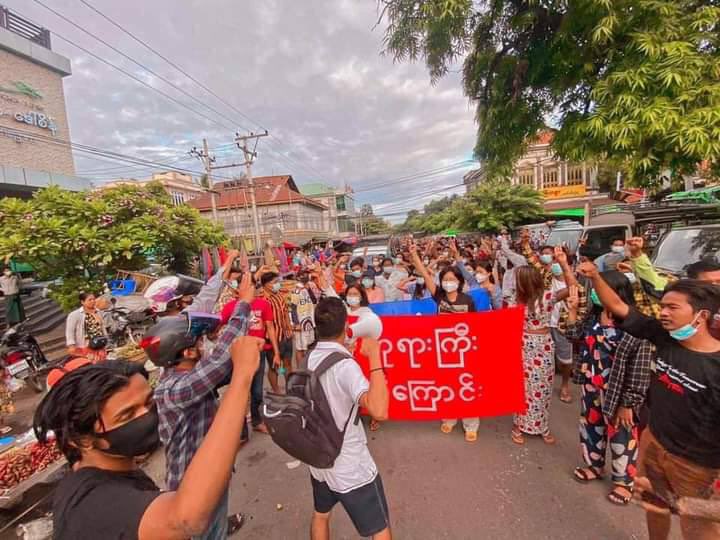 Powerful Alliance Strike of Mandalay took the streets fearlessly to overthrow Genocidal Dictatorship and its nonsense rules.
#StopTorture
#July8Coup
#WhatsHappeningInMyanmar