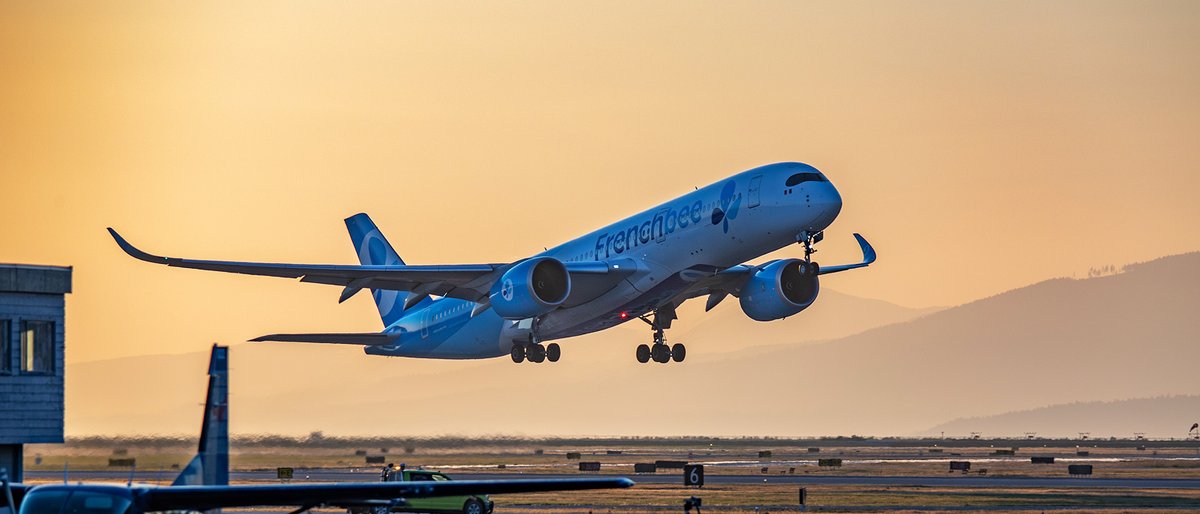 Kent_YVR's tweet photo. Twilight takeoff @flyfrenchbee @Airbus #A350 departure @yvrairport. #yvrspotters #avgeek #Vancouver #FHREY https://t.co/QBTC3iZLOm