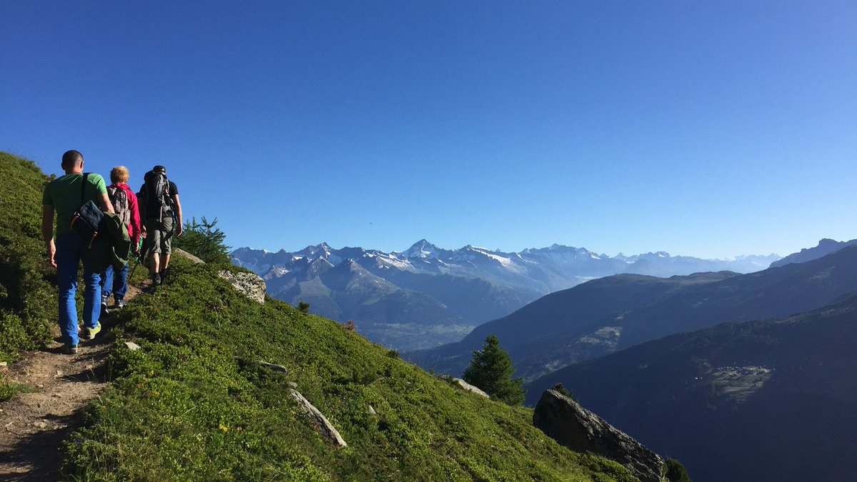 Das Gute liegt so nah! Entdecke eine der zahlreichen Wanderungen in und um Grächen: bit.ly/36n0mt2

The good things are so close! Discover one of the numerous hikes in and around Grächen: bit.ly/3qVGKWk

#ineedswitzerland #hiking #Switzerland #vacation #grächen