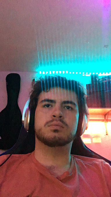 Lo que ve mi compu / lo que yo veo 🤠 https://t.co/NbeQmcYsSV