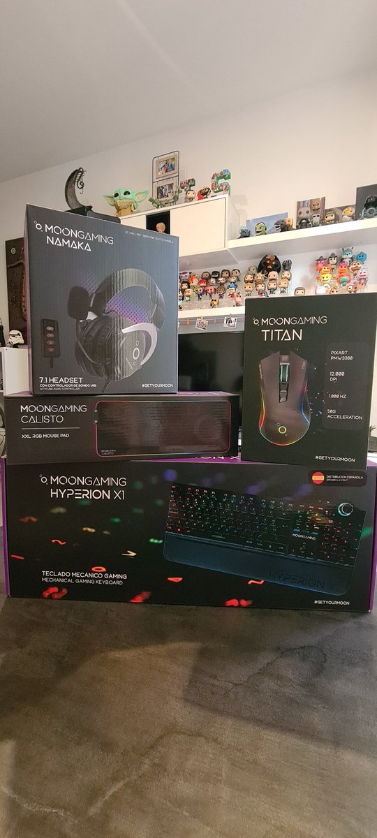SamuelFerrando's tweet photo. @MoonGamingES nos hace entrega de este pedazo de PACK increíble para poder disfrutar aún mas de mis videojuegos favoritos!!!! Ahora me tocará mirar PC nuevo 😅 @pccomponentes si os sobra alguno yo lo adoptó encantado 🙇🏻♂️
Muchísimas gracias a @LaMegaCesta!!! 😍😍😍 #ElMegaSorteo https://t.co/kQXaZqRmpq