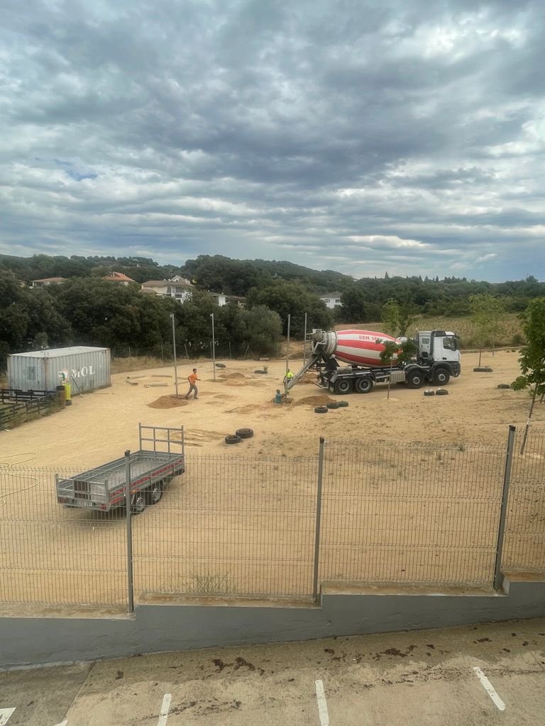 Continuem invertint en la millora de les escoles. Durant aquest mes de juliol, estem realitzant tasques de pintura a la façana principal de l'Escola El Farell i instal·lació d'un tendal al pati de sorra de l'Escola Montbui.
<a href="/AjCaldesMontbui/">Aj Caldes de Montbui</a> <a href="/e_montbui/">Escola MONTBUI</a> @ampaelfarell <a href="/ampamontbui/">AMPA Montbui</a>