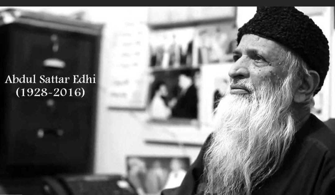 StandForPak2020's tweet photo. A Savior ❤
#Edhi A man had golden heart, He served humanity without any profit. The man of grace. 
5th Death Anniversary of Abdul Sattar Edhi.
we never foget you Edhi. ❤❤
#LegendOfPakistan 🇵🇰
#SaveHumanity https://t.co/KfPpDOjS5n