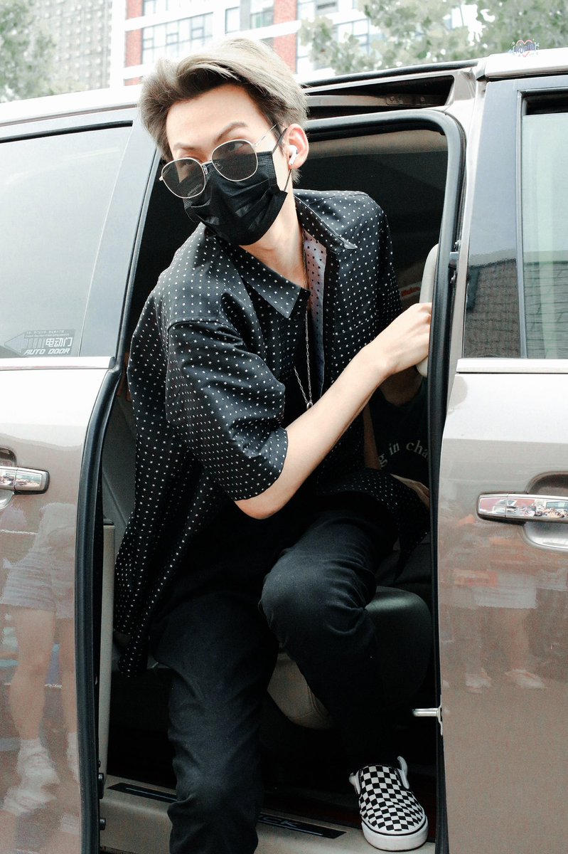 knnalee's tweet image. เด็กมาแน้ว ดำขาวแปลว่าเหมาะสม