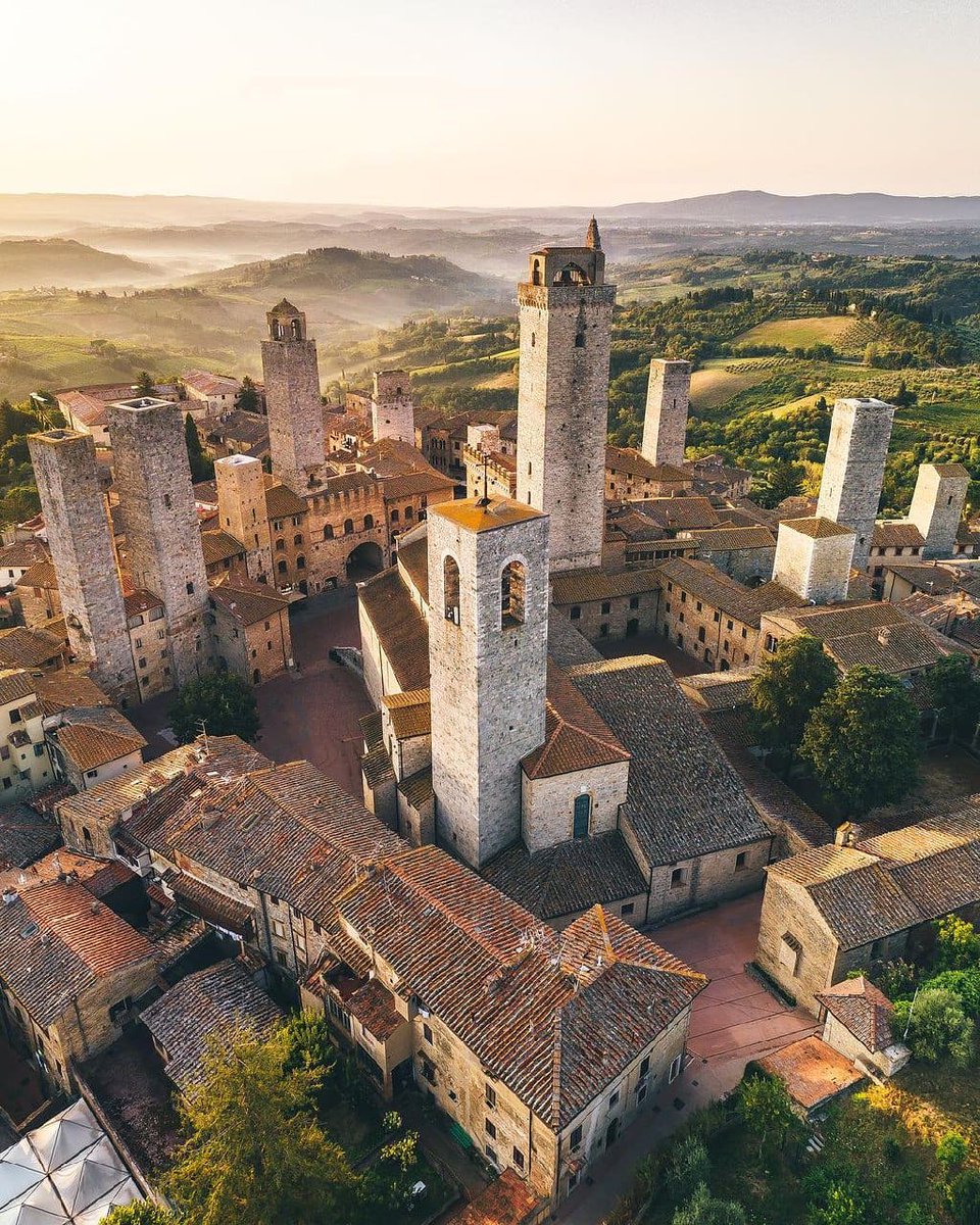ItalyTraveling's tweet photo. San Gimignano, Another beautiful pearl in the region Tuscany. Follow us or Just retweet for more content from Italy ❣️

IG Photo by @ stefanogera  📷

#italy #travel #toscana https://t.co/snsymwUM0V
