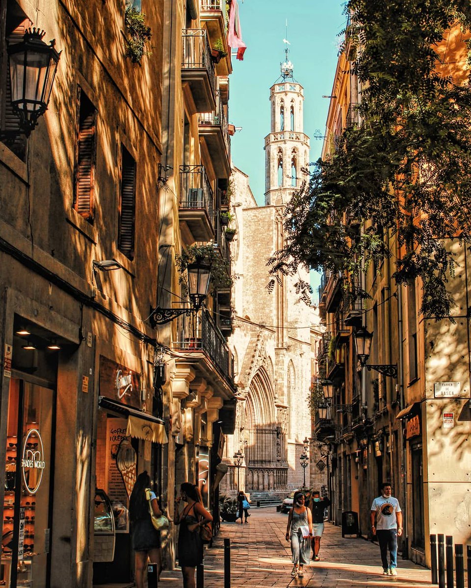 We’re sorry we can’t put into words how much we love this city 😍 #visitbarcelona 

📸 ©isaura_viver (IG)

#inLOVEwithBarcelona #inLOVEwithCatalonia