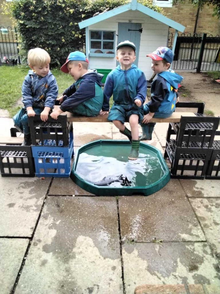 EarlyBincombe's tweet photo. Just love this photo... #obstaclecourse #sharkpool #teamwork #summer #Nursery #EYFS #friends https://t.co/1yIntIpSpm