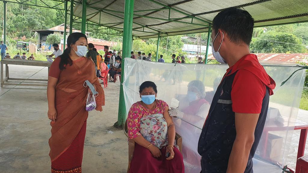 KInaochaDevi's tweet photo. Mass vaccination program at Angtha and Tulihal GP Provided #Mask #Senitizer #Peracitamol tablets.
Thanks to Hon'ble PM #NarendraModi ji Hon'ble CM @NBirenSingh for Free.
#Vaccine for all.(18+)
#SevenyearsofSeba
#BJP4Manipur https://t.co/arfRwBcSve