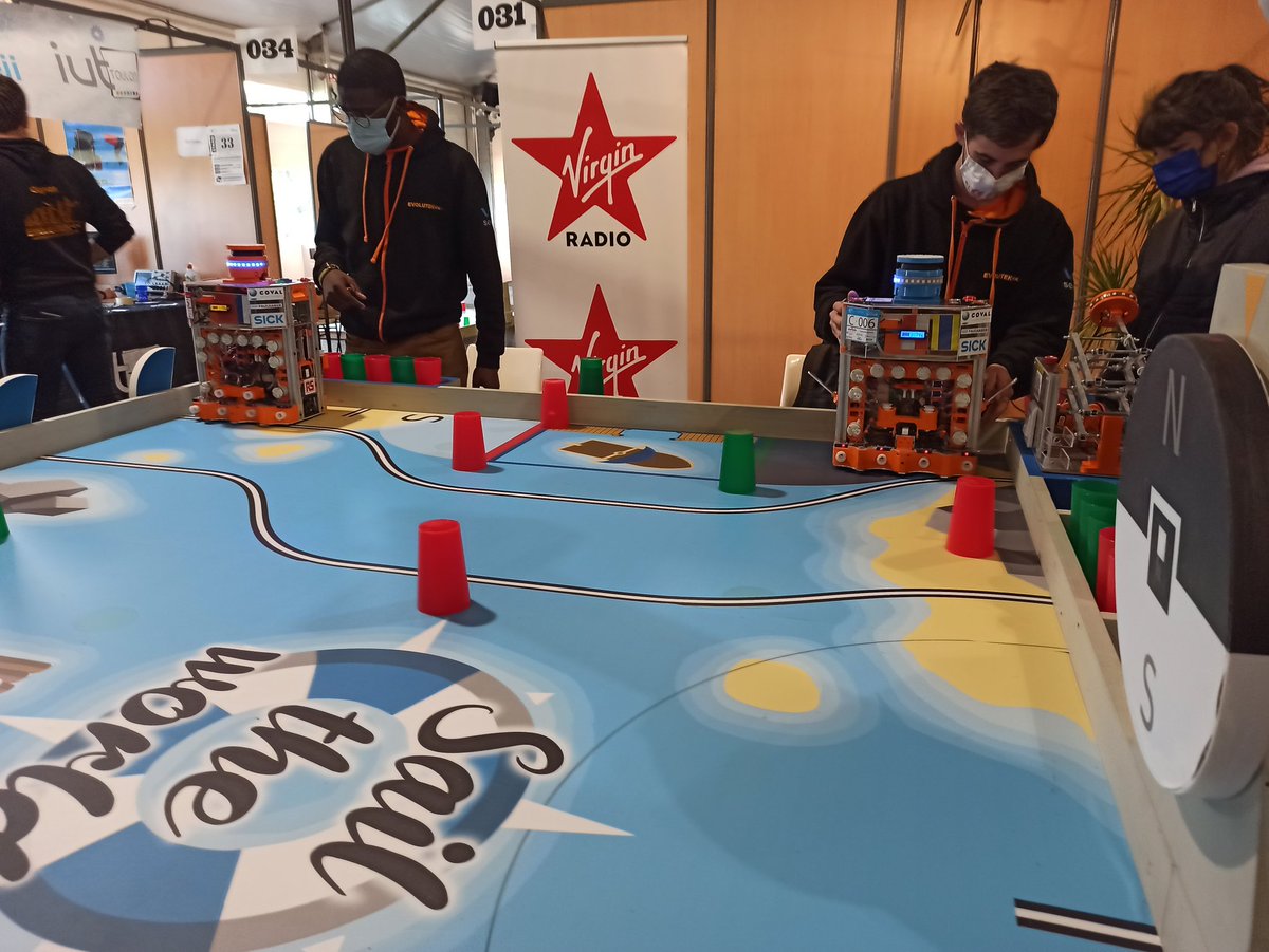 evolutek42's tweet image. Après d&apos;être homologué et passé une nuit à tester, Evolutek se prépare pour aller en match ! #CDR2021