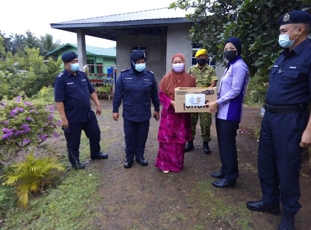 relasemporna's tweet photo. #OPBANTU #SEMPORNASABAH #SETIAMEMBANTU #SetiaBerbakti

Hari kedua program OP BANTU Daerah Semporna, Sabah.

@RELA Malaysia
@RELA Negeri Sabah
@Kementerian Dalam Negeri (KDN) https://t.co/w3kmXBrR7I
