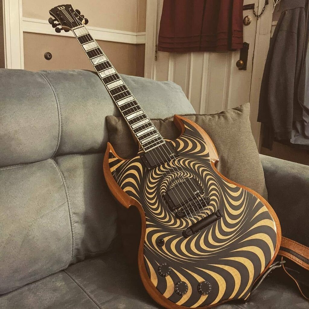 guitarofthrones's tweet photo. π΅βπ«π΅βπ«π΅βπ« Have a great Day Friends!! What would you play on this βFiddleβ? π΅βπ«π΅βπ«π΅βπ«
πΈ: @dungeons_and_cats
.
.
.
#guitarofthrones #wyldeaudio #zakkwylde #emgpickups #graveyarddisciples #blacklabelsociety #bls #zakkwykdebls #doomcrew #zakkwyldebls #guita⦠https://t.co/7firr9vHH0 https://t.co/uFcWcznuF8