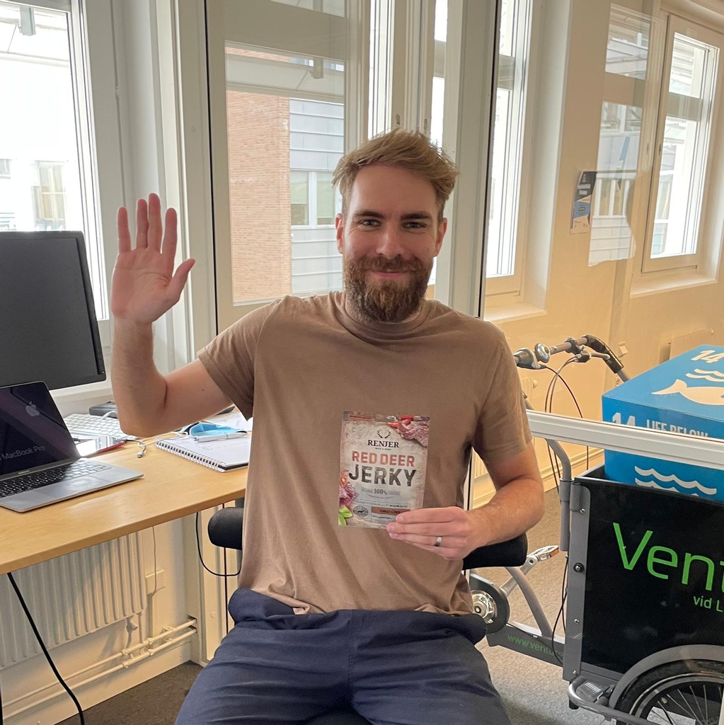 RenjerJerky's tweet photo. Hejdå Tim! 👋🏻

Our co-founder and friend Tim is leaving us! He was not only the one who first came up with the idea for RENJER, he is also responsible for at least 1/3 of our success. Read what he has to say on our Facebook/Instagram! 😢 https://t.co/9EDXOVAK4V