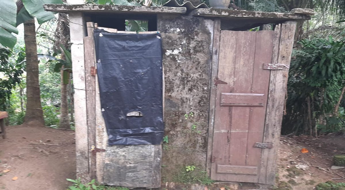 EmDeeS11's tweet photo. Short of Rs. 24,000 for an urgent appeal for 115 daily wage earning #plantation families from #Deniyaya, currently on day 11 of lockdown due to the rise in #COVID19 cases in their estates. They have no work or wages &amp; are badly in need of support. 

DM for deets &amp; pls RT! #lka🙏🏾 https://t.co/KNFMS6GTDS
