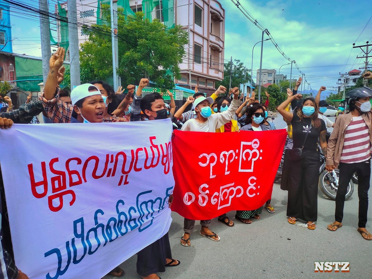 Evan70264611's tweet photo. 8.7.2021 In Mandalay, Protesters are strongly continued to protest against the Genocidal Dictatorship.

#July8Coup 
#StopTorture
#WhatsHappeningInMyanmar https://t.co/KYqIgJpUH9