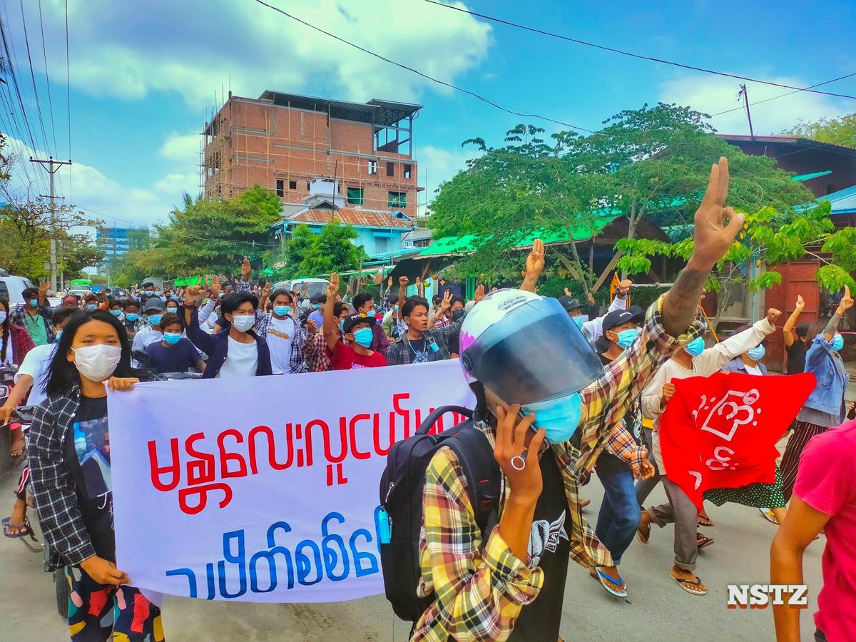 Evan70264611's tweet photo. 8.7.2021 In Mandalay, Protesters are strongly continued to protest against the Genocidal Dictatorship.

#July8Coup 
#StopTorture
#WhatsHappeningInMyanmar https://t.co/KYqIgJpUH9