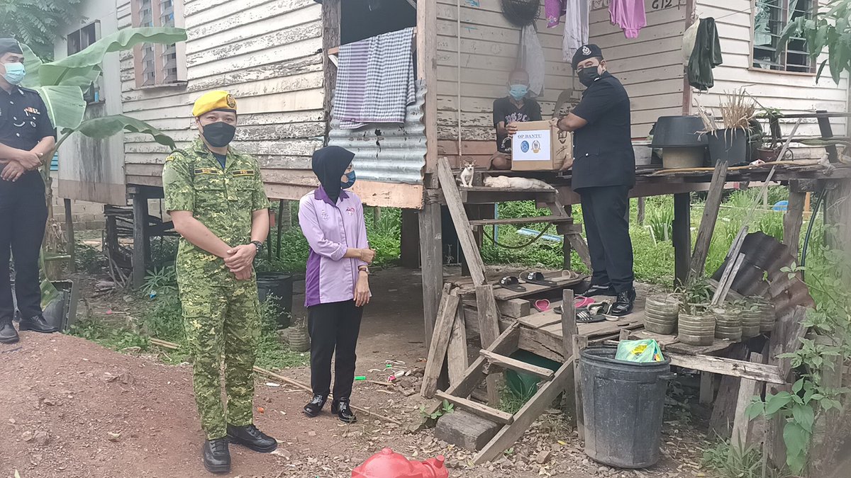 RELAKUDAT's tweet photo. OP BANTU HARI KEDUA PDRM, RELA, JAPEN &amp; AMANITA DAERAH KUDAT

#OPBANTU
#KUDAT
#SETIAMEMBANTU
#SetiaBerbakti

@RELA Malaysia
@RELA Negeri Sabah
@Kementerian Dalam Negeri (KDN) https://t.co/ybpnjf1tD7