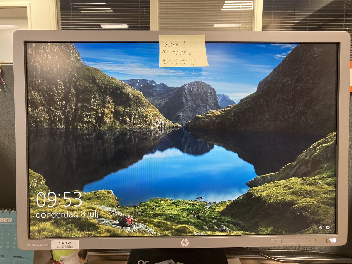 Take me back! Vandaag is mijn eerste werkdag na een week kanovaren in Zweden. Bij het opstarten van mijn laptop krijg ik al heimwee naar die mooie meren!