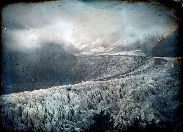 #SummerScience 2021 is live, and with <a href="/royalsociety/">The Royal Society</a>, we launch ‘Painting with Sunlight: Ruskin and Science’!

From the first photographs of glaciers, to experimental studies of aerial perspective, explore nineteenth century innovations in art and science.

artsandculture.google.com/exhibit/painti…