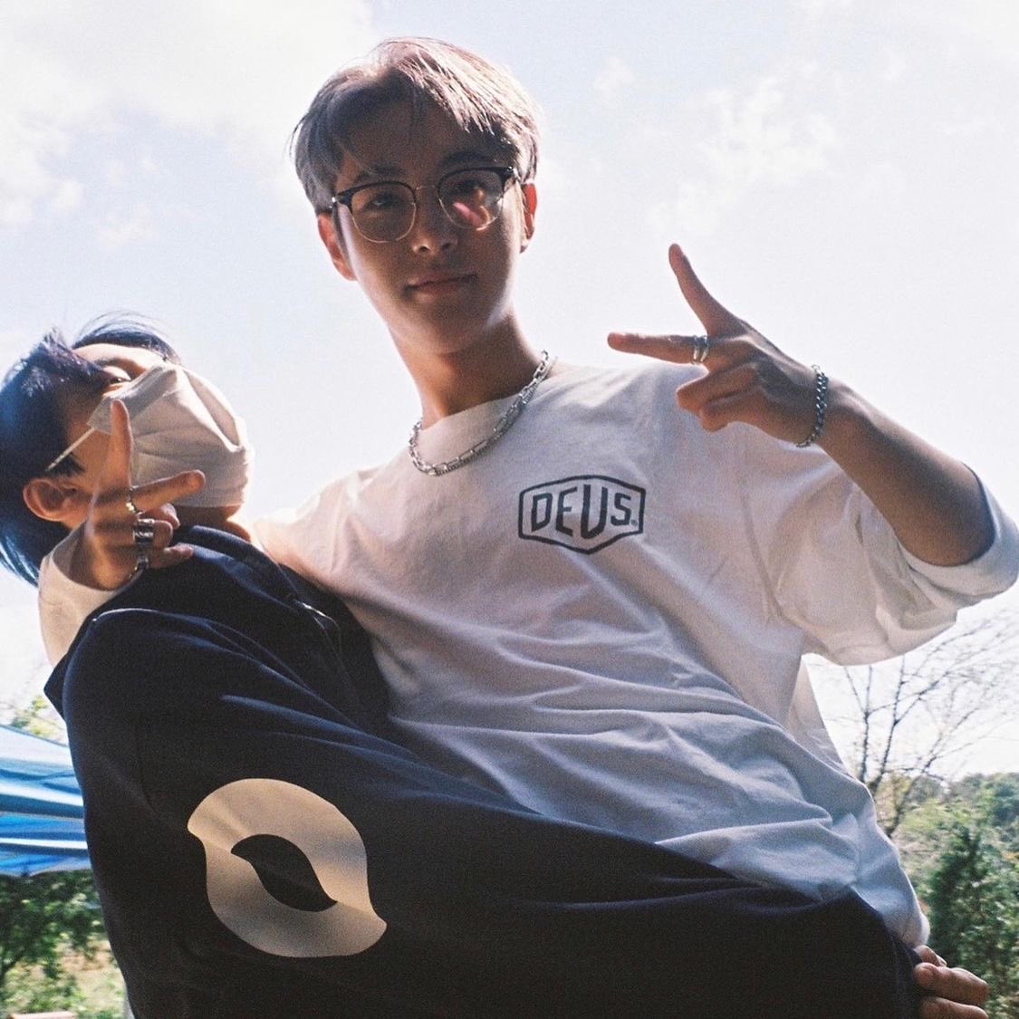 อันนี้คือ ?????????? โดยองฮยองอุ้มน้องหรอ ใช่โดยองมั้ย 52525522525525252522552522552525252 ไหนใครแก้งว่าไม่รุ้จักน้อง มาอุ้มๆๆน้องเนี่ย