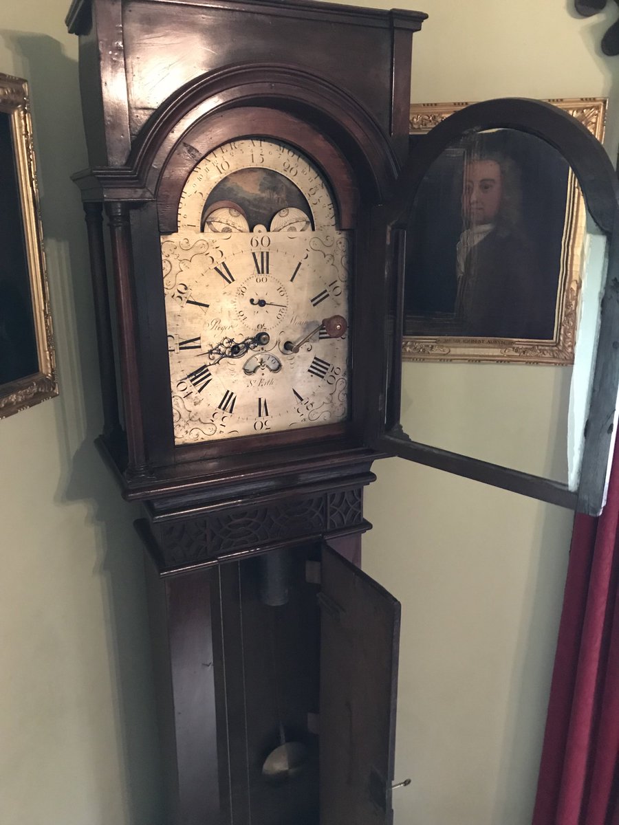 emzlittle's tweet image. Got to keep the old ticker going! Time for a #windup #oldclock @ntstmichaelsmount  #castleclock