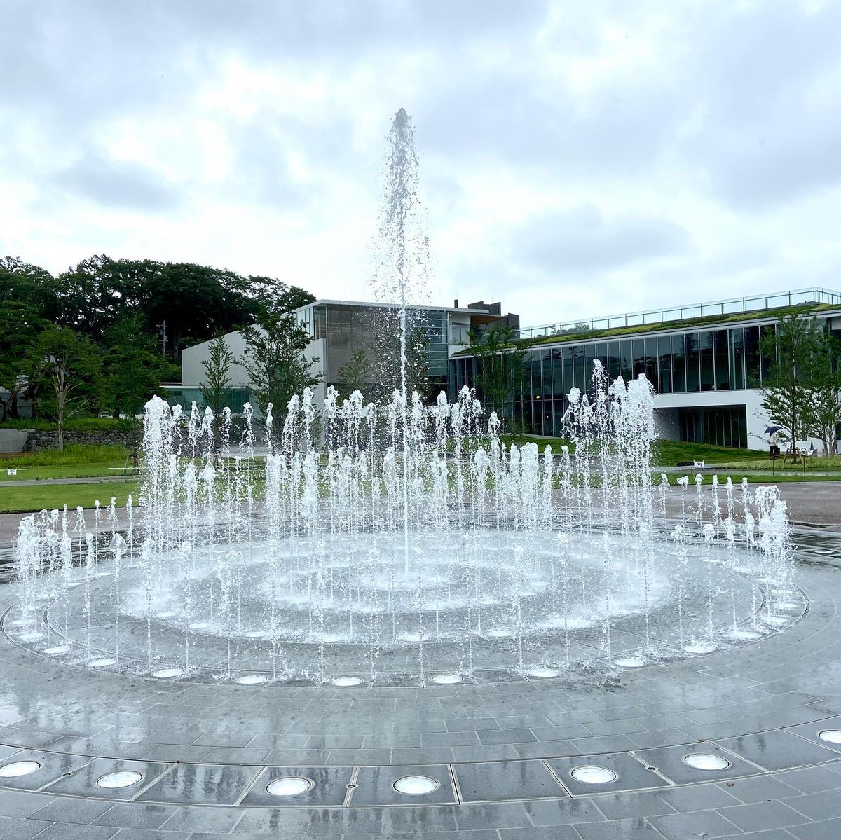 長野県立美術館 のある #城山公園 の #噴水広場 」が再整備され、昨日