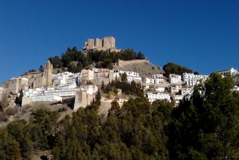 lasmananaskiss's tweet photo. Nos han recomendado conocer Segura de la Sierra, en Jaén, en la zona central de la comarca de la Sierra de Segura. 

No lo conocemos pero tiene muy buena pinta 😍 ¿Lo conocéis? #LMK #PueblosMásBonitosEspaña https://t.co/t2VUsQnHj5