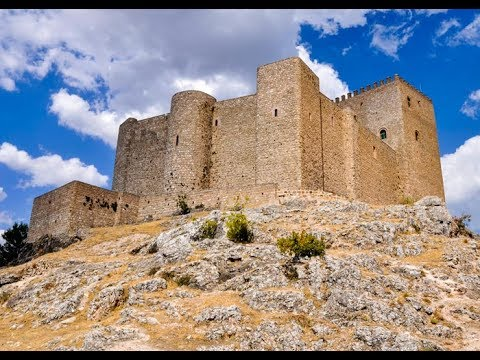 lasmananaskiss's tweet photo. Nos han recomendado conocer Segura de la Sierra, en Jaén, en la zona central de la comarca de la Sierra de Segura. 

No lo conocemos pero tiene muy buena pinta 😍 ¿Lo conocéis? #LMK #PueblosMásBonitosEspaña https://t.co/t2VUsQnHj5