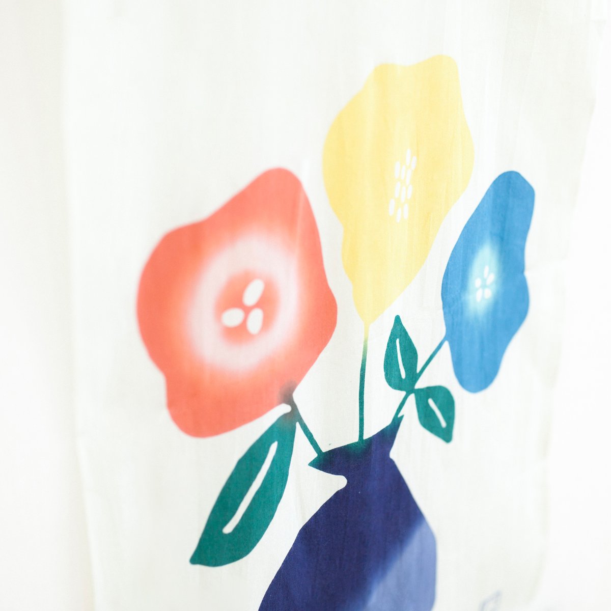 ট ইট র 暦生活 こよみせいかつ 絵画のように気軽に飾れる 花の手ぬぐい シンプルなデザインなので 注染ならではのにじみやぼかしが味わい深く 色の奥行きや変化が楽しめます 普通の手ぬぐいよりも少し小さいので 扱いやすく飾りやすいです 注染 ট ইট র 暦生活 こよみせいかつ 絵画のように気軽に飾れる 花の手ぬぐい シンプルなデザインなので 注染ならではのにじみやぼかしが味わい深く 色の奥行きや変化が楽しめます 普通の手ぬぐいよりも少し小さいので 扱いやすく飾りやすいです 注染