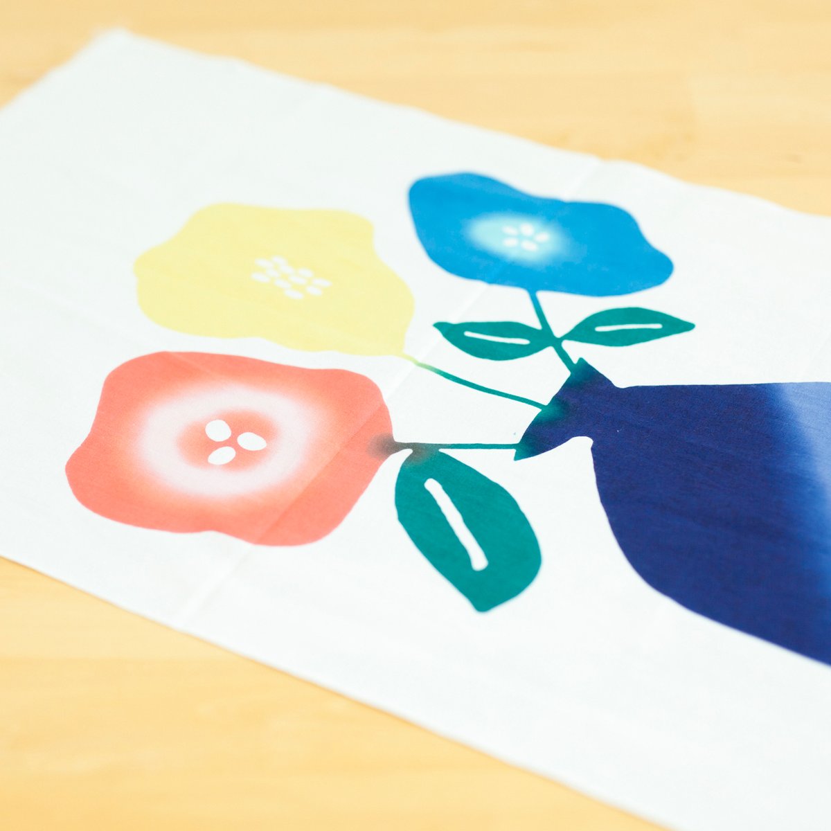 暦生活 こよみせいかつ 絵画のように気軽に飾れる 花の手ぬぐい シンプルなデザインなので 注染ならではのにじみやぼかしが味わい深く 色の奥行きや変化が楽しめます 普通の手ぬぐいよりも少し小さいので 扱いやすく飾りやすいです 注染 暦生活 こよみせいかつ 絵画のように気軽に飾れる 花の手ぬぐい シンプルなデザインなので 注染ならではのにじみやぼかしが味わい深く 色の奥行きや変化が楽しめます 普通の手ぬぐいよりも少し小さいので 扱いやすく飾りやすいです 注染