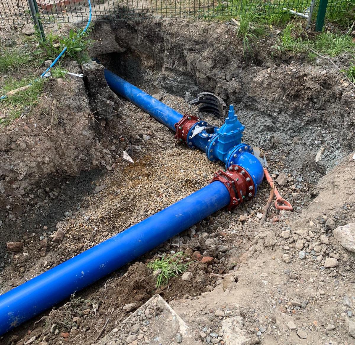 Terraflow_'s tweet image. This team are back on-site at Tilbury Docks this week, installing a 225mm main with 63mm connecting pipe and valve 💥👌

#Terraflow #keepingthenetworkflowing💦 #Pipework
