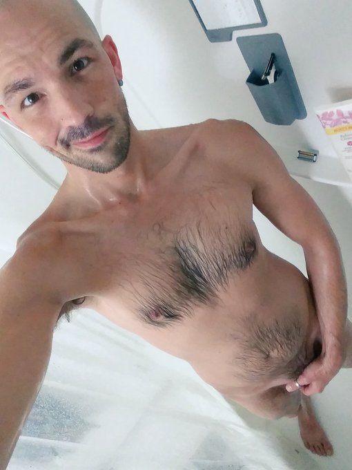 1 pic. GoOoOoOoOoOd morning!!! 
#gayshower #showerselfie #gayselfie #gaypride #gaytwitter #gaypup #shower