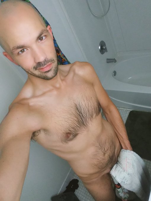 4 pic. GoOoOoOoOoOd morning!!! 
#gayshower #showerselfie #gayselfie #gaypride #gaytwitter #gaypup #shower