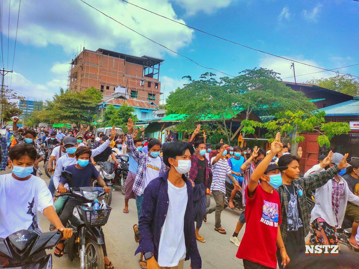 Evan70264611's tweet photo. Protesters from Mandalay staged strike against genocidal military dictatorship on July 8 #StopTorture #WhatsHappeningInMyanmar #July8Coup https://t.co/6ZXNLcApXs
