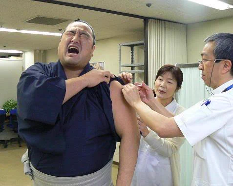 実は苦手な人多数？痛がり方が半端ない注射力士シリーズwww