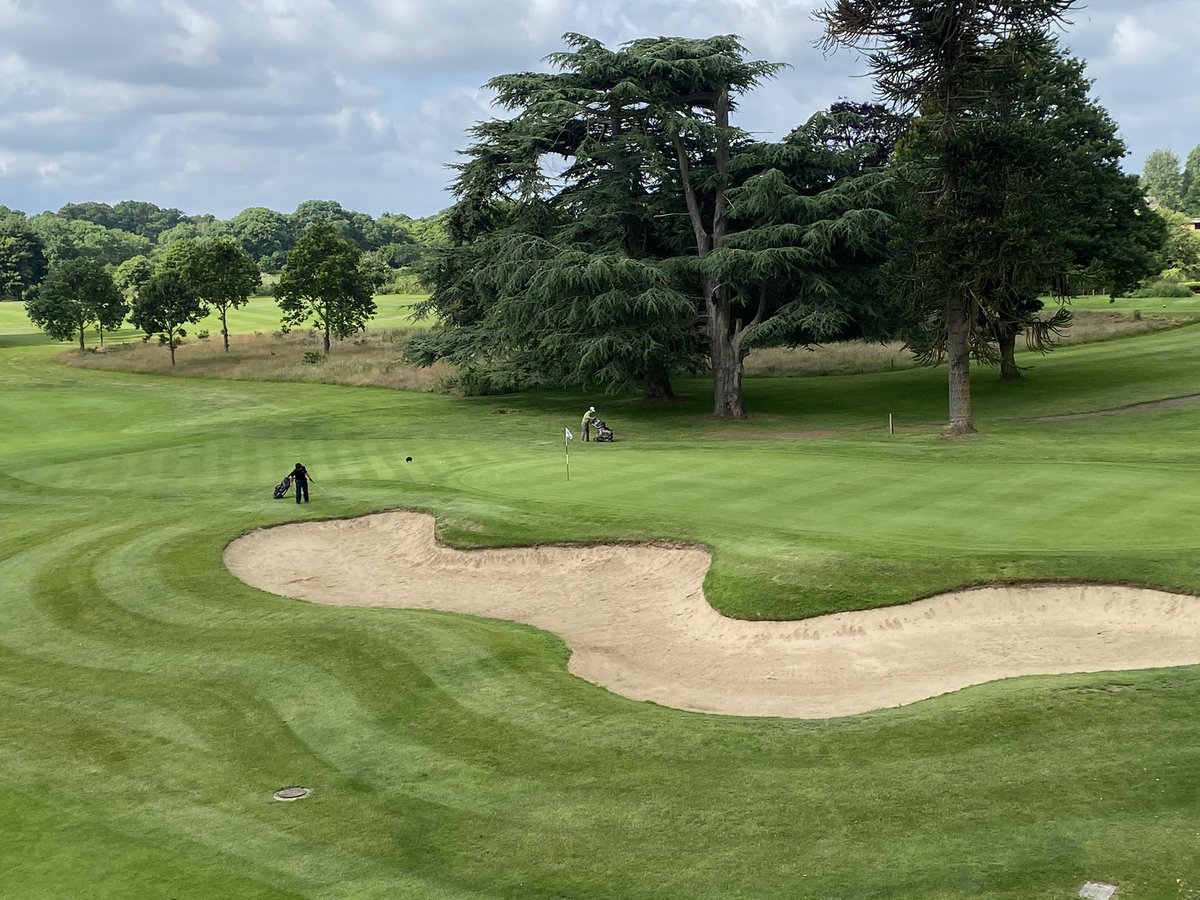 We’re all set for a wonderful day of golf here at the @HertsGCC.
@BunkerStyle @playerpacksuk #Golf #CorporateGolf 🏌🏻‍♂️