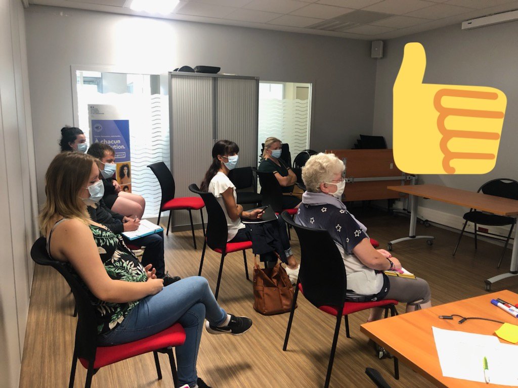 #AvecPoleEmploi #Chinon En direct ➡️Entretiens de recrutement en cours avec L' ADMR #TousMobilises pour accélérer les recrutements 📃 dans le secteur du grand âge 👵👴 @poleemploi_RCVL
