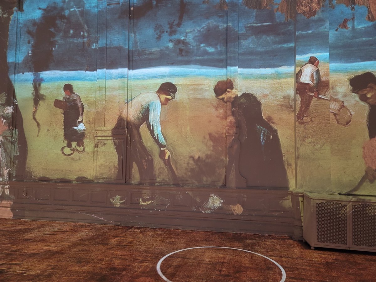 CareRelief1's tweet photo. Chicago’s Van Gogh Exhibit can be a great way to relax. From the low light setting to the mellow music, this exhibit soothes you in many ways. Here are a few pictures captured from the exhibit! #mentalhealthawareness #chicagomentalhealth #chicagoactivities #vangoghexhibit https://t.co/wqZXZtdHOc